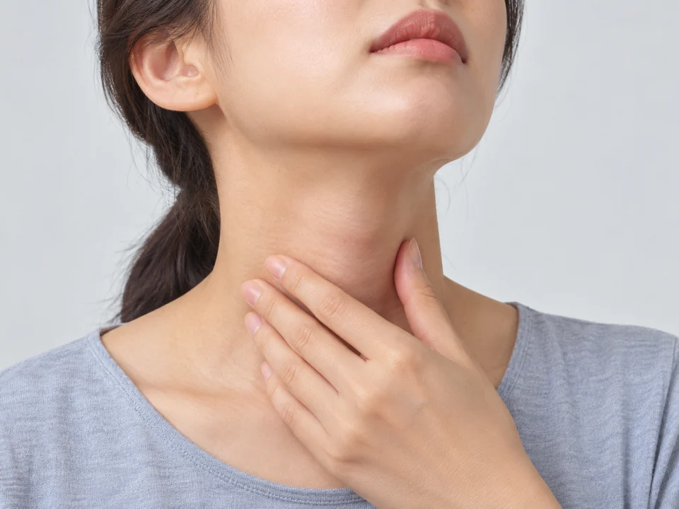 목 — Neck / throat — 목이 아파요 = sore throat